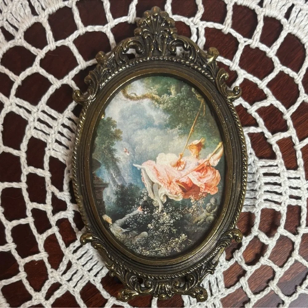 Antique Victorian Photo Frame Ornate Floral Scrolled Gold Brass Vintage Picture